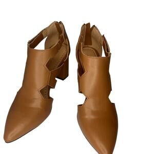 Adrienne Vittadini Alton‎ Sandal
Women’s Size 7.5